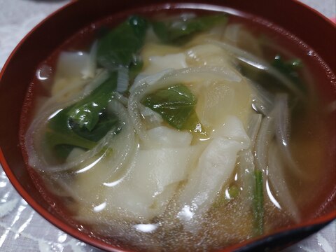 ほうれん草と玉ねぎのワンタンスープ